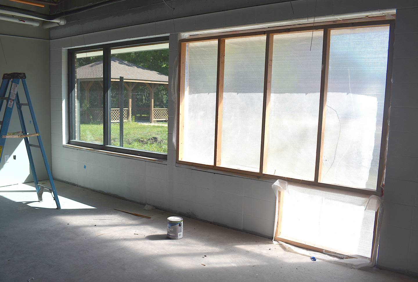 Each classroom is fitted with large windows and an exit for children to explore the close outdoors. Caretakers can observe the children through the windows.