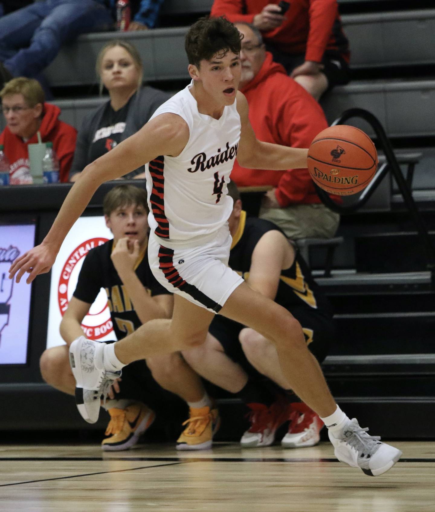 Reynolds was the defensive star on the Raiders basketball team.