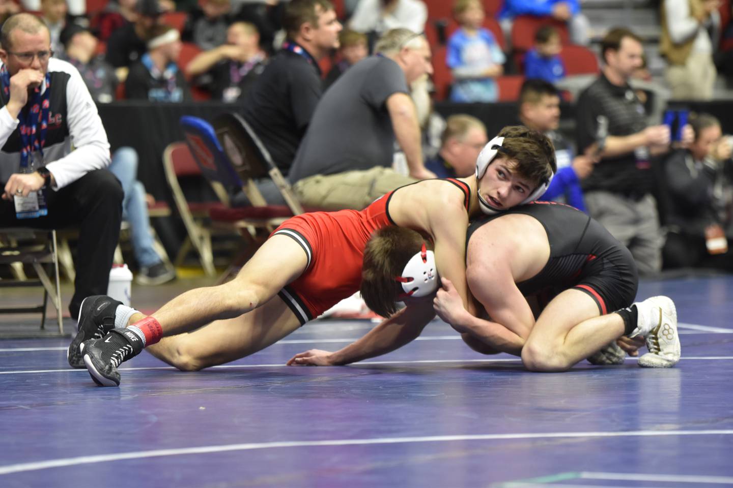 Lane Travis vies for control with the 10-seed Austin Hansen of Estherville Lincoln Central. Travis won the bout in overtime before advancing to place eighth at 113.