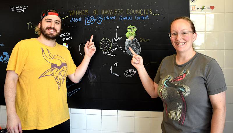 Ryan and Bre Elliott tell their customers they won the Iowa Egg Council's omelet contest on their message board at Beggin' for an Eggin'